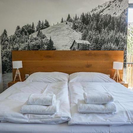 Penzion Deer Valča エクステリア 写真