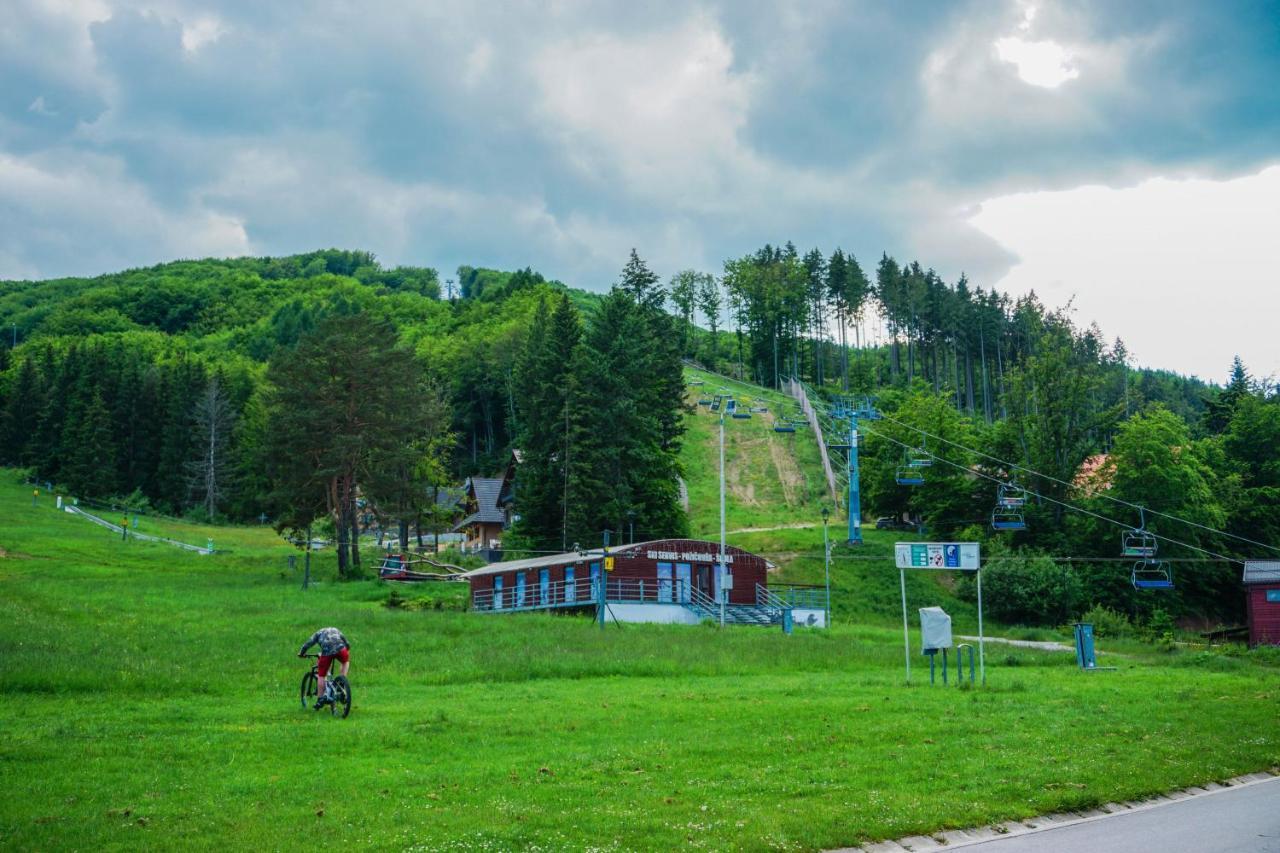Penzion Deer Valča エクステリア 写真